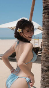 Bikini 2 mảnh màu xanh pastel có thiết kế nhẹ nhàng, mang đến cho người mặc sự trong sáng, thuần khiết.