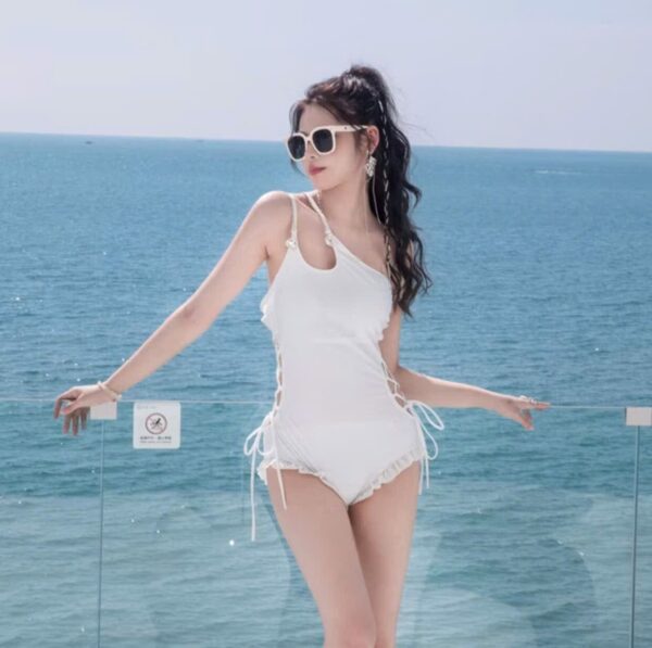 Bikini 1 mảnh đi biển gợi cảm