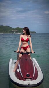 BIkini 2 mảnh siêu nhỏ cột dây màu đỏ
