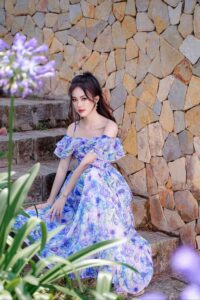 Đầm maxi trễ vai họa tiết tropical