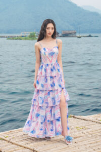 Đầm maxi xẻ tà họa tiết tropical giúp tôn dáng