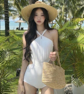 monokini trắng