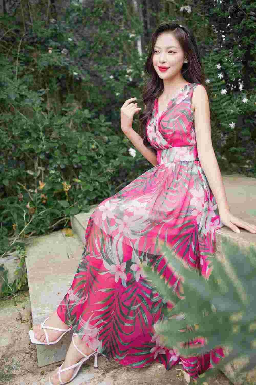 Đầm maxi voan cổ V hồng hoa dừa cạn