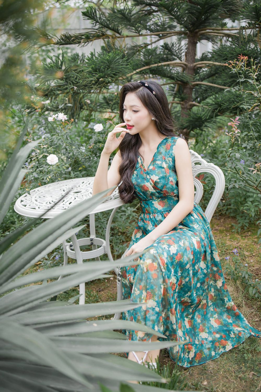 Đầm maxi voan cổ V lam hoa hồng – dịu dàng, nữ tính