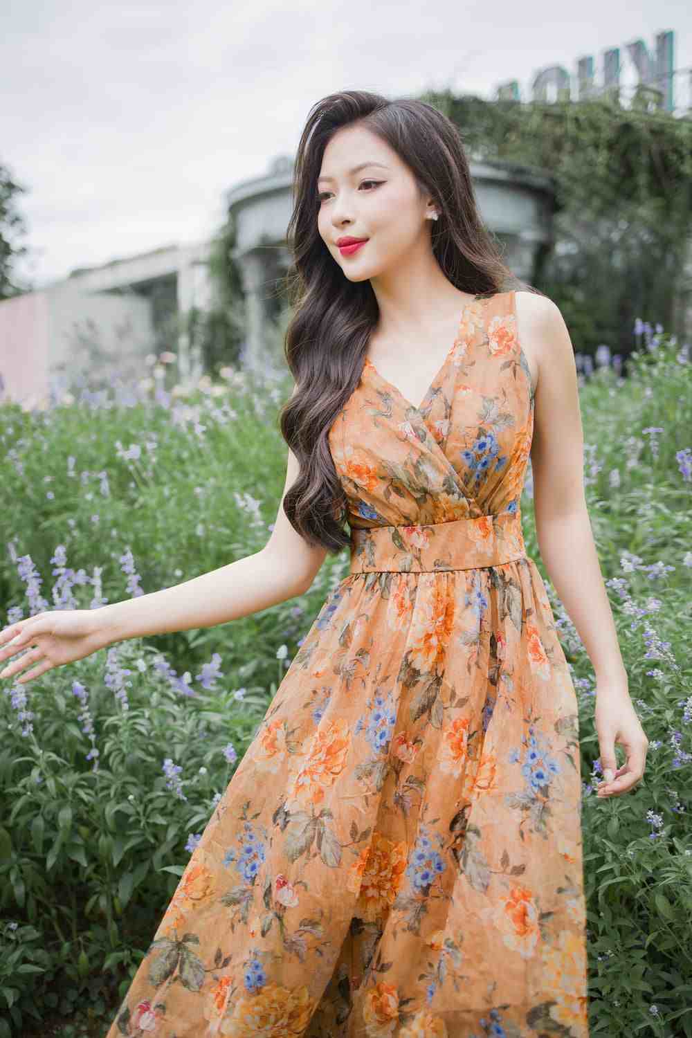 Đầm maxi voan cổ V nâu đất hoa cúc
